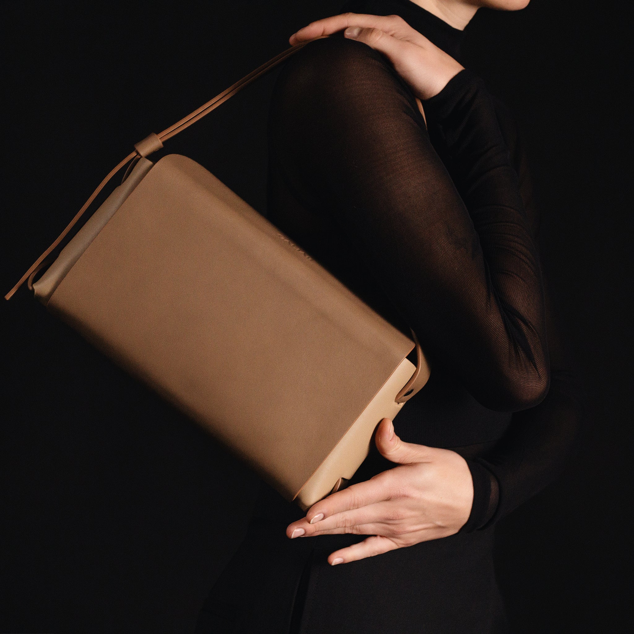 PRE ORDER - Éclat shoulder bag in Cappuccino