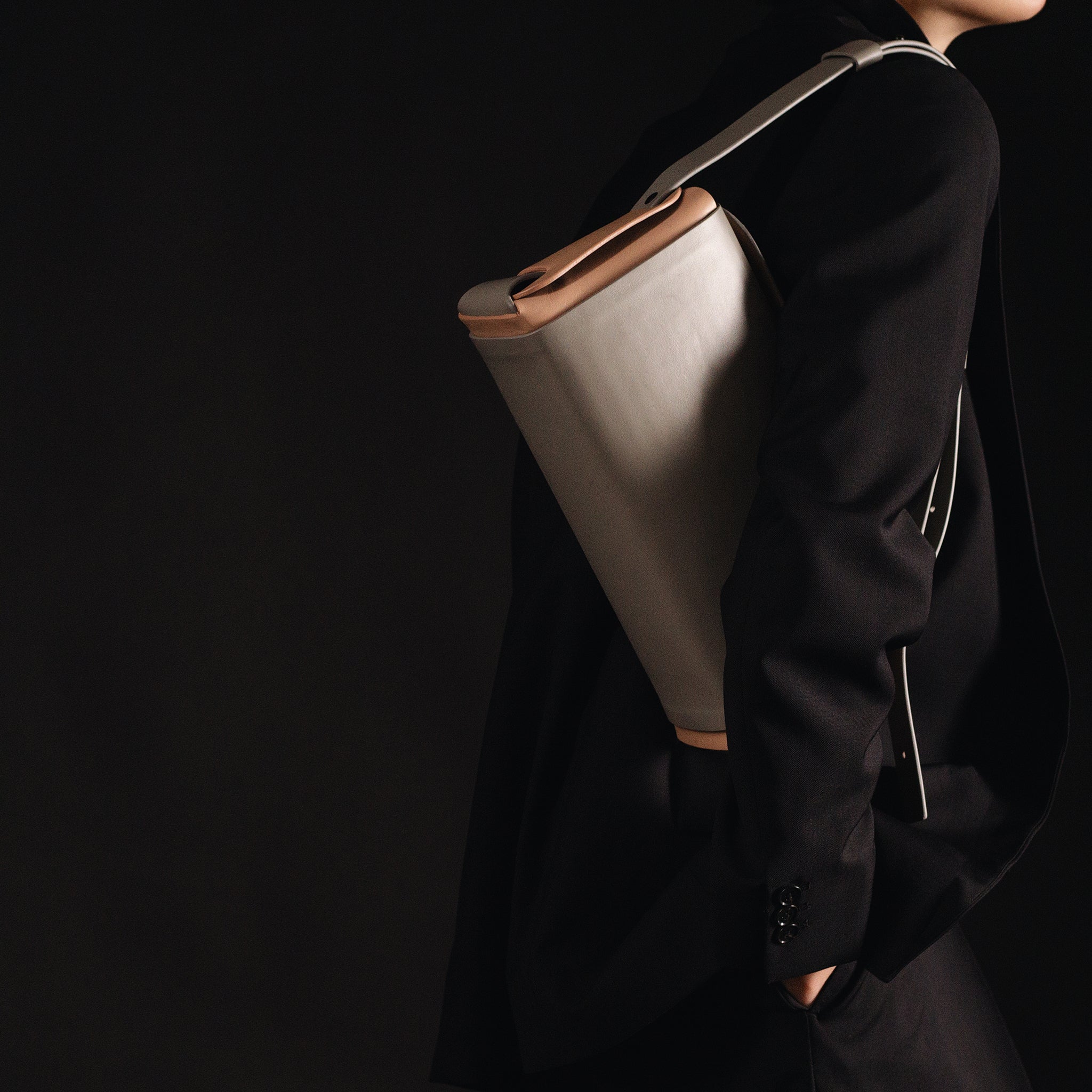 PRE ORDER - Éclat shoulder bag in Metro Rosé