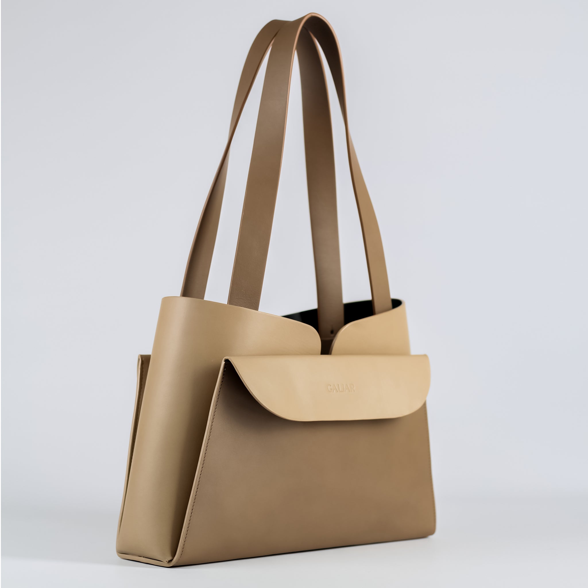Reverie horizontal tote in Cappuccino