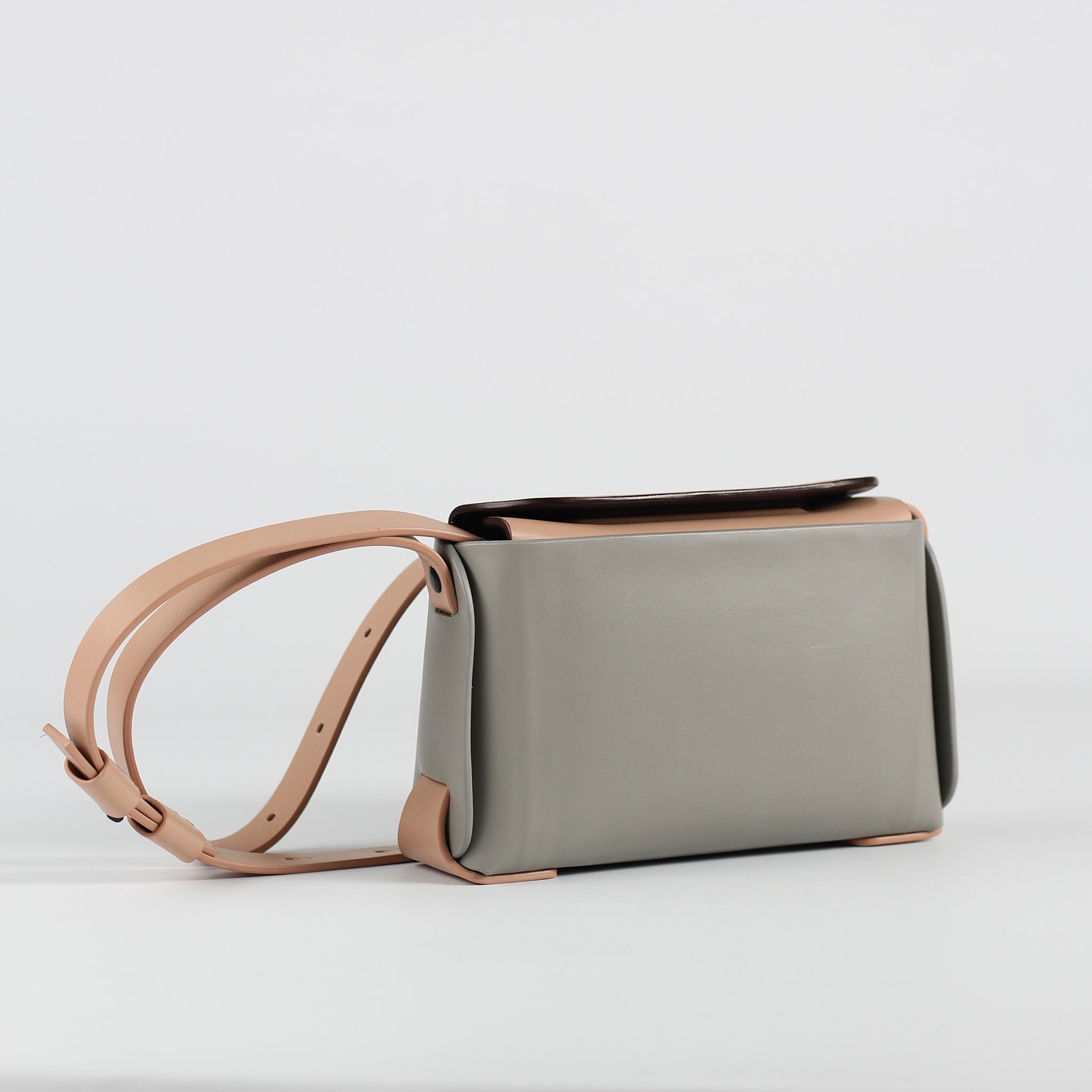PRE ORDER - Élan small crossbody bag in Metro Rose