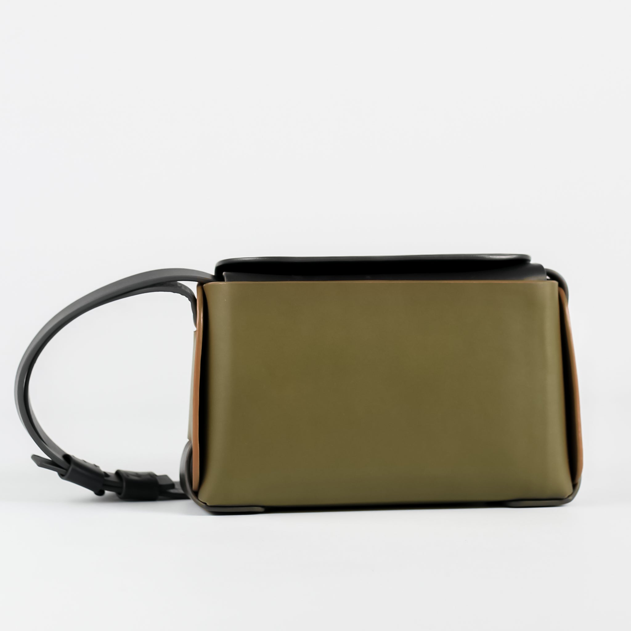Élan small crossbody bag in Concrete Sage