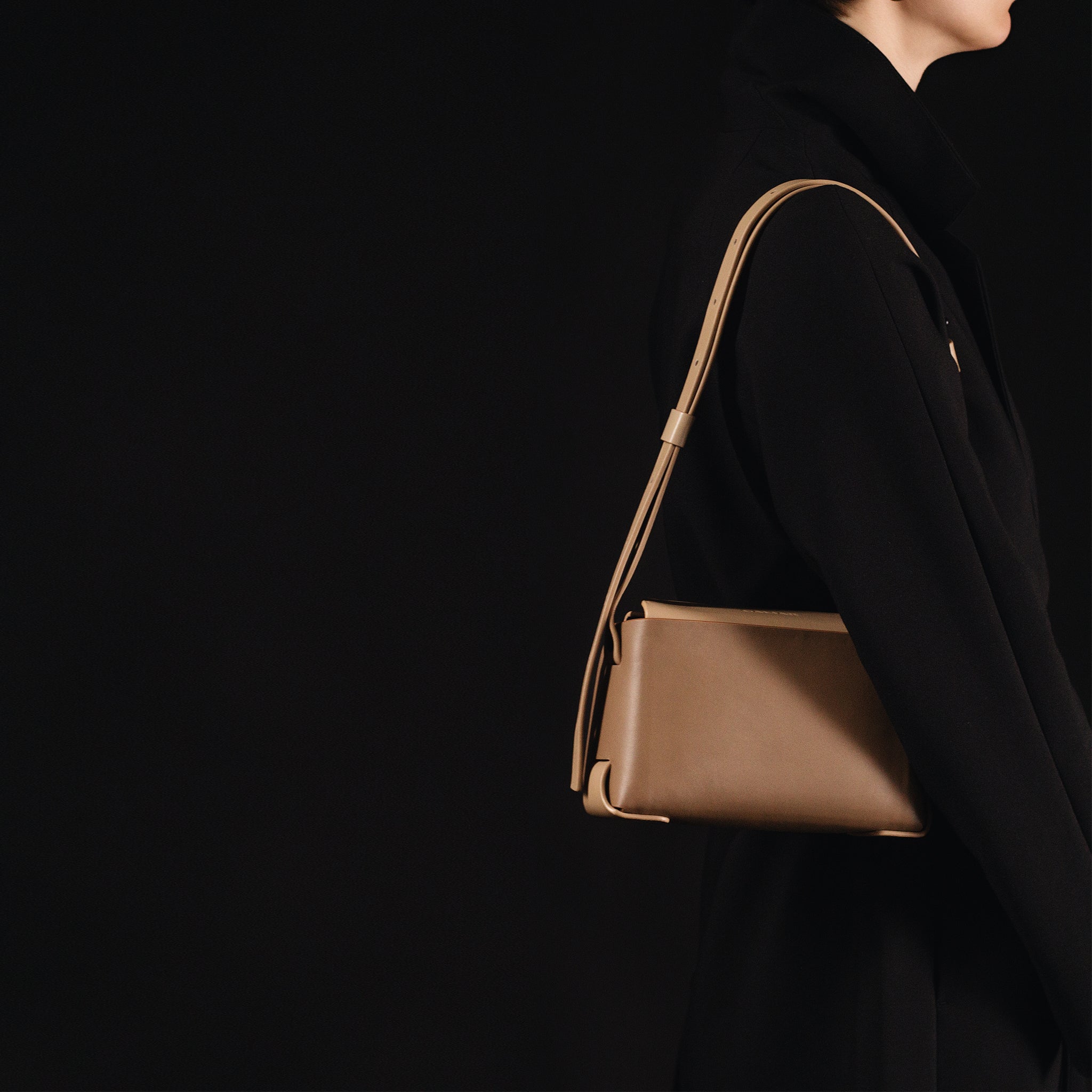 PRE ORDER - Élan small crossbody bag in Cappuccino