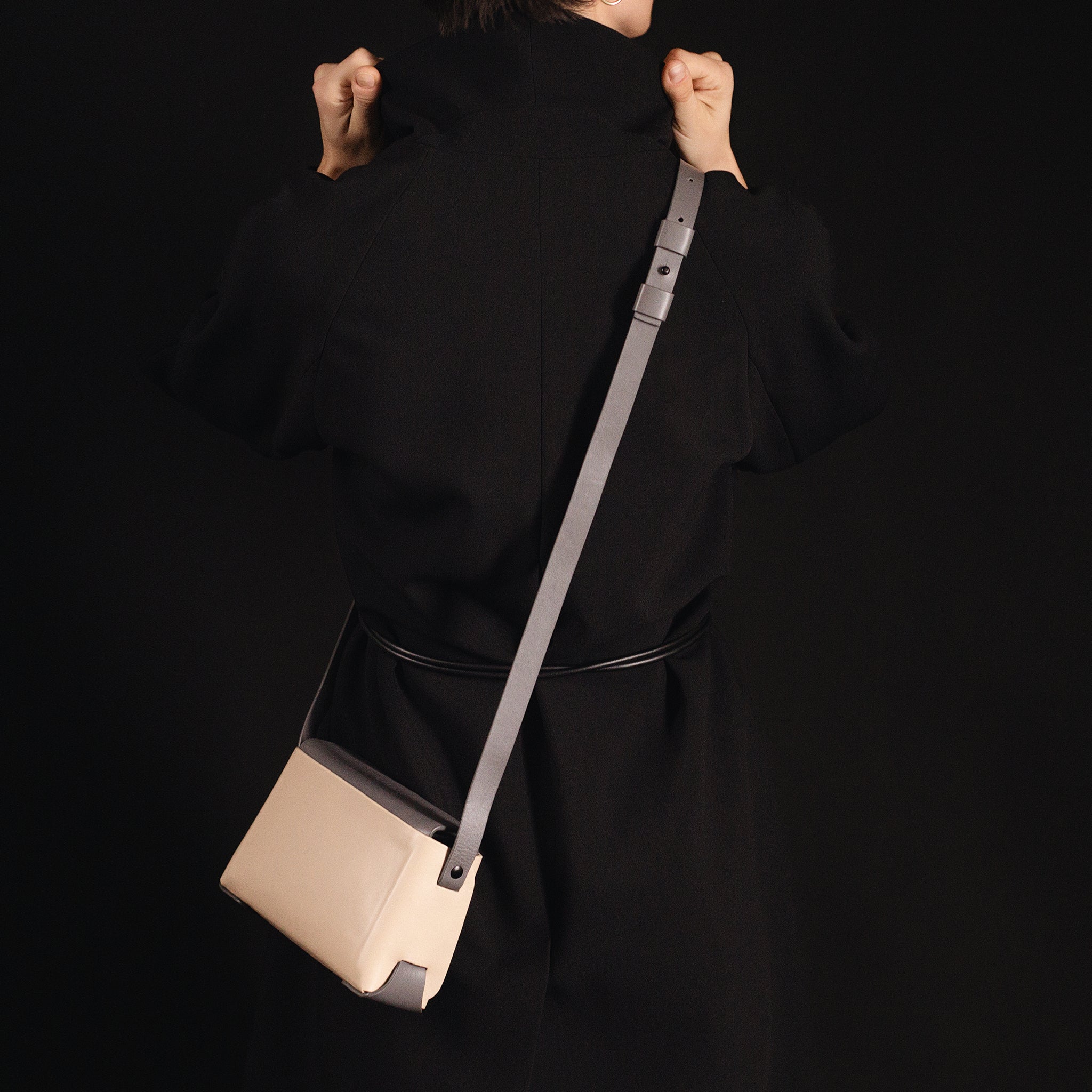 Élan small crossbody bag in Skyline Dust