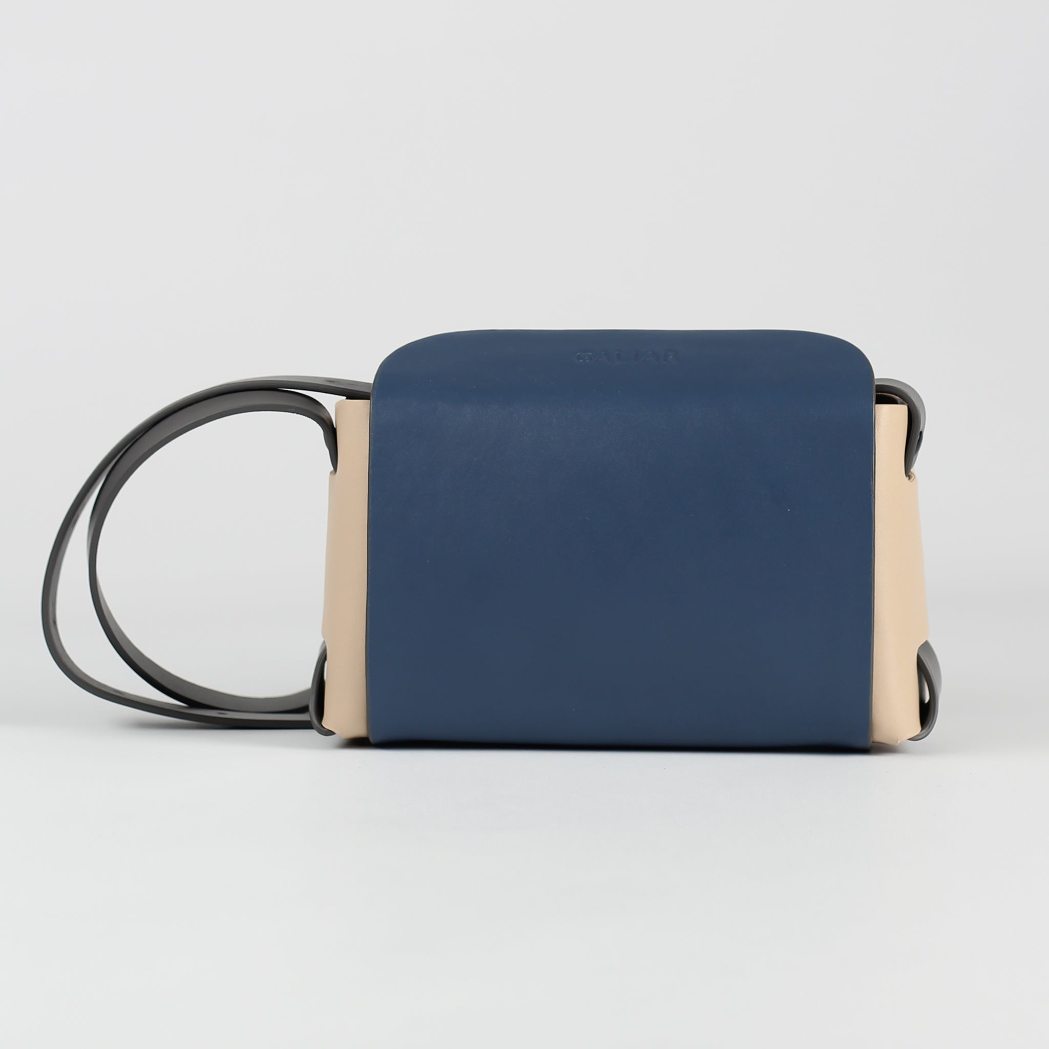 PRE ORDER - Éclat small crossbody bag in Skyline Dust