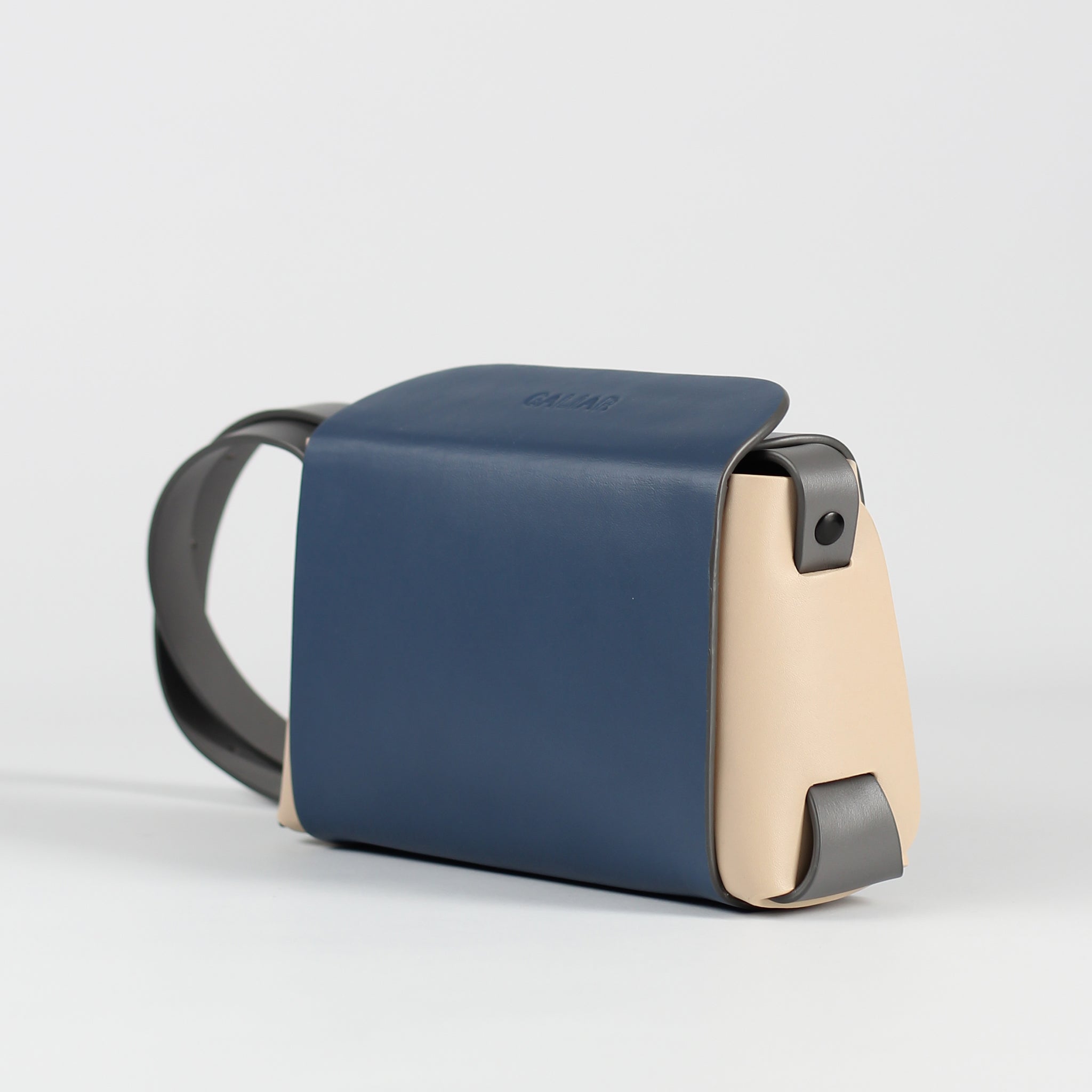 PRE ORDER - Éclat small crossbody bag in Skyline Dust