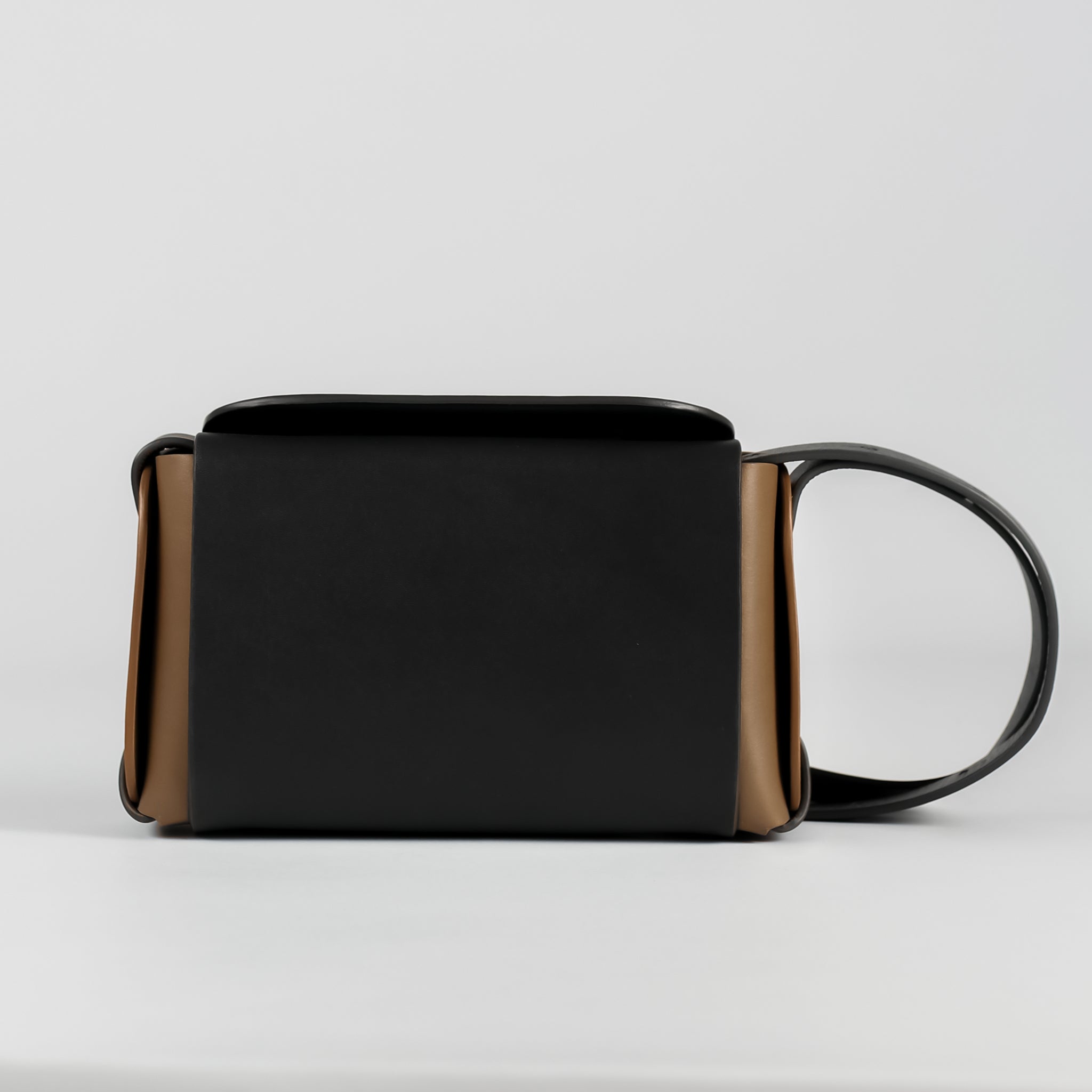 Éclat small crossbody bag in Asphalt Espresso
