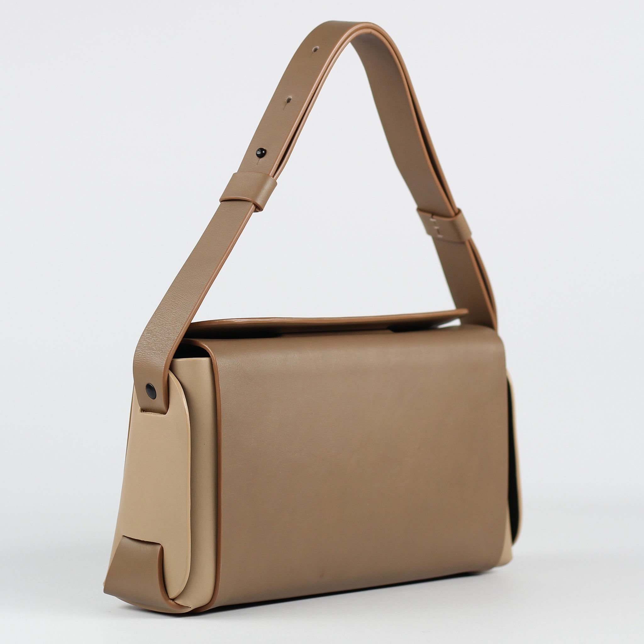 PRE ORDER - Éclat shoulder bag in Cappuccino