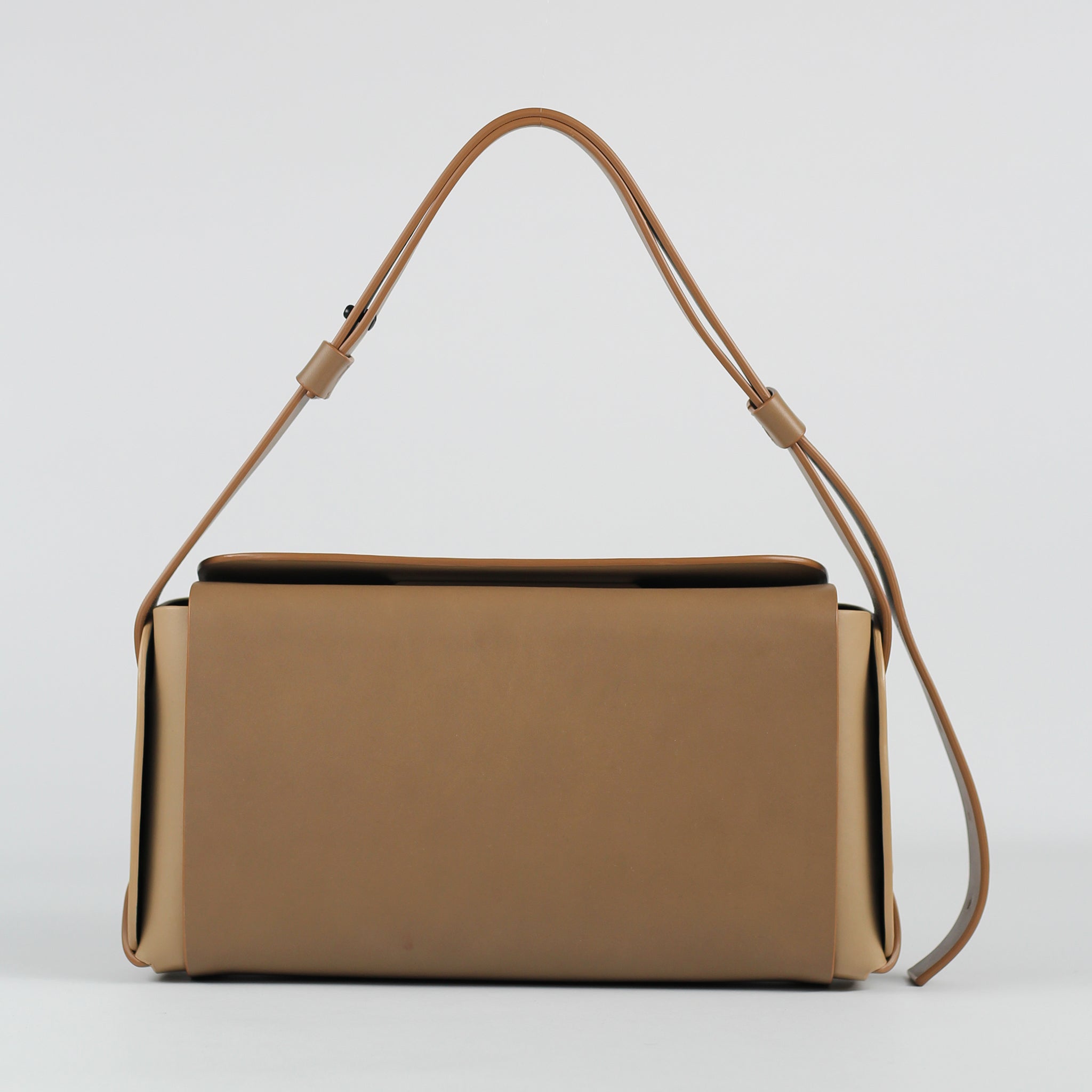 PRE ORDER - Éclat shoulder bag in Cappuccino