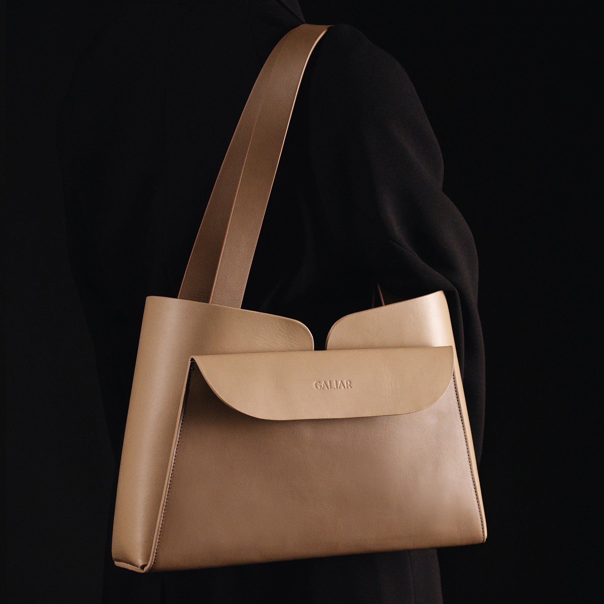 PRE ORDER - Reverie horizontal tote in Cappuccino