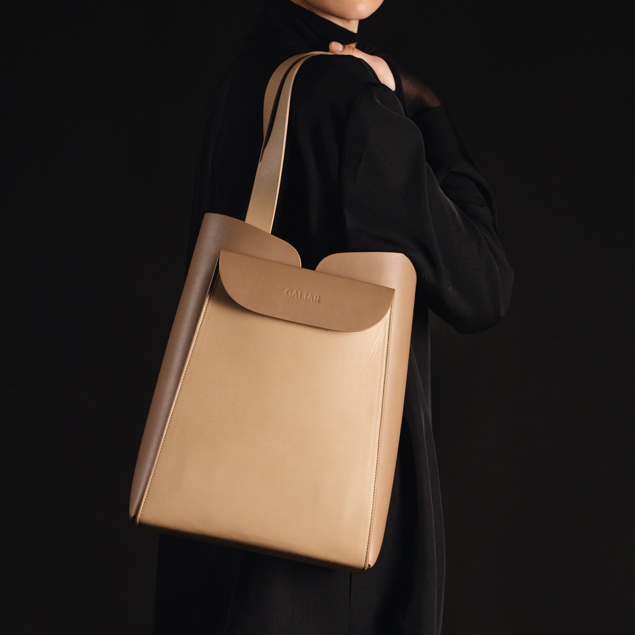 PRE ORDER - Reverie vertical tote in Cappuccino