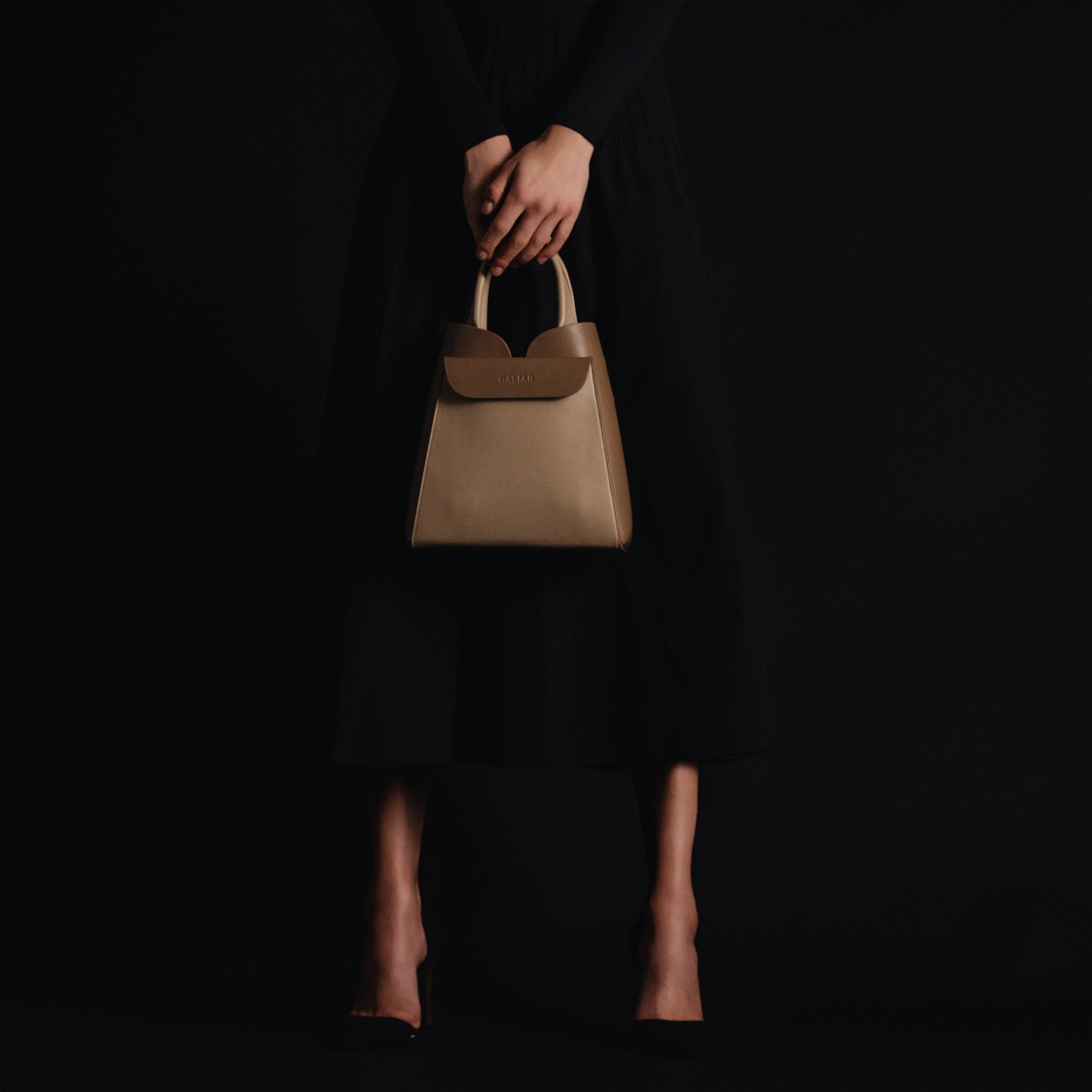 PRE ORDER - Reverie square tote in Cappuccino
