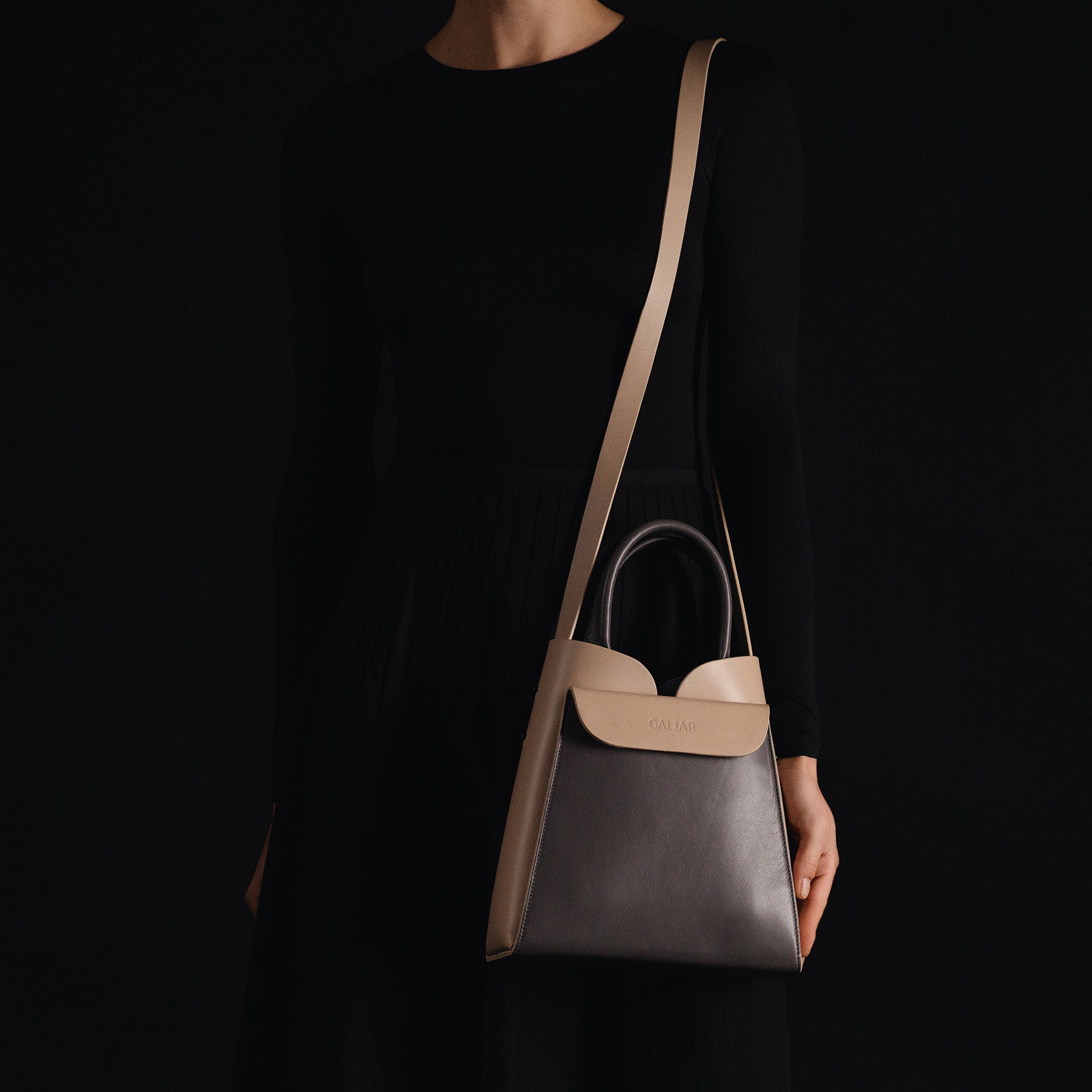 PRE ORDER - Reverie square tote in Skyline Dust