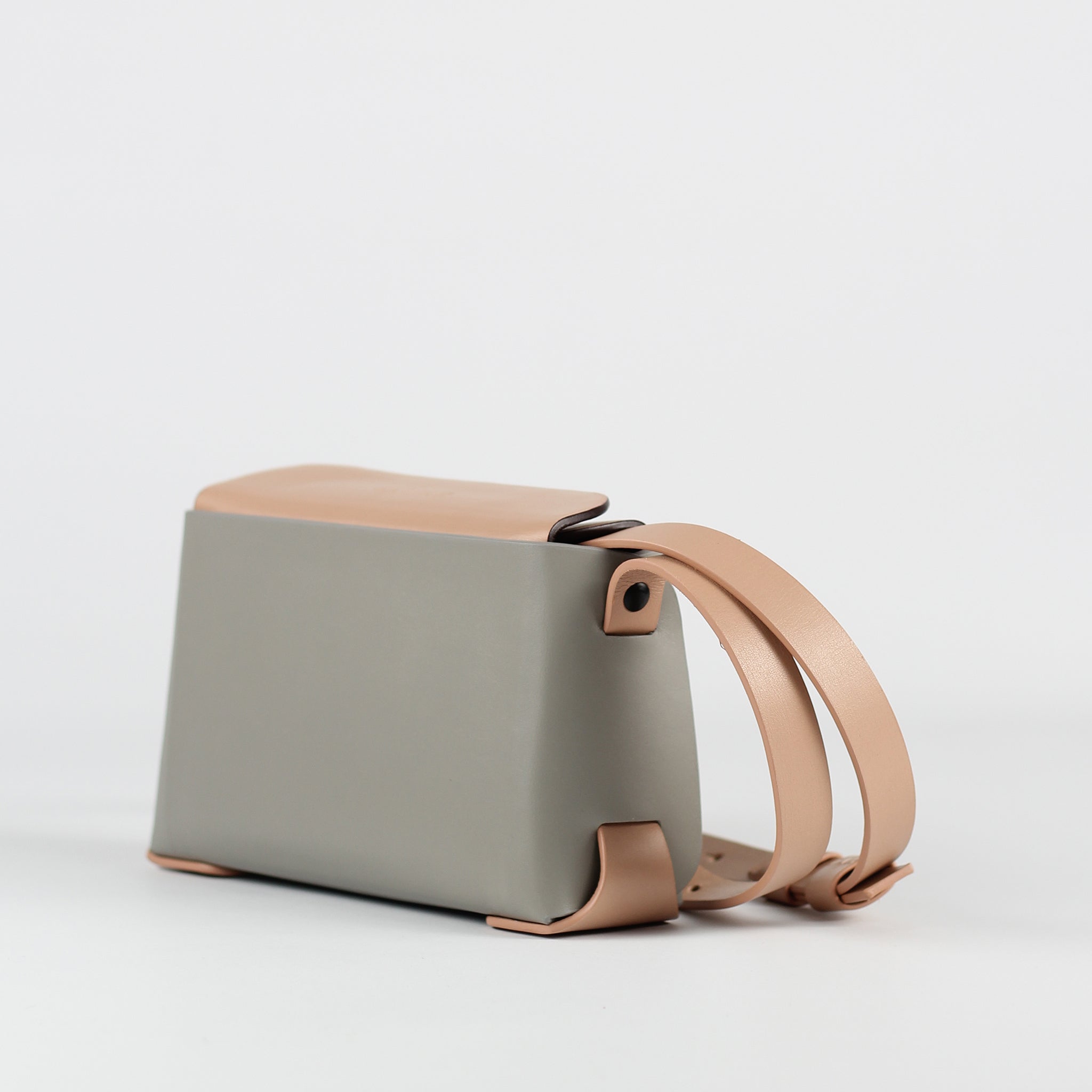 PRE ORDER - Élan small crossbody bag in Metro Rose
