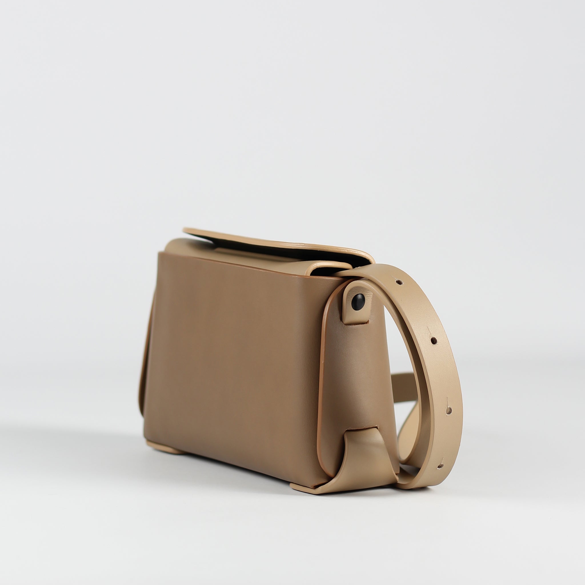 PRE ORDER - Élan small crossbody bag in Cappuccino
