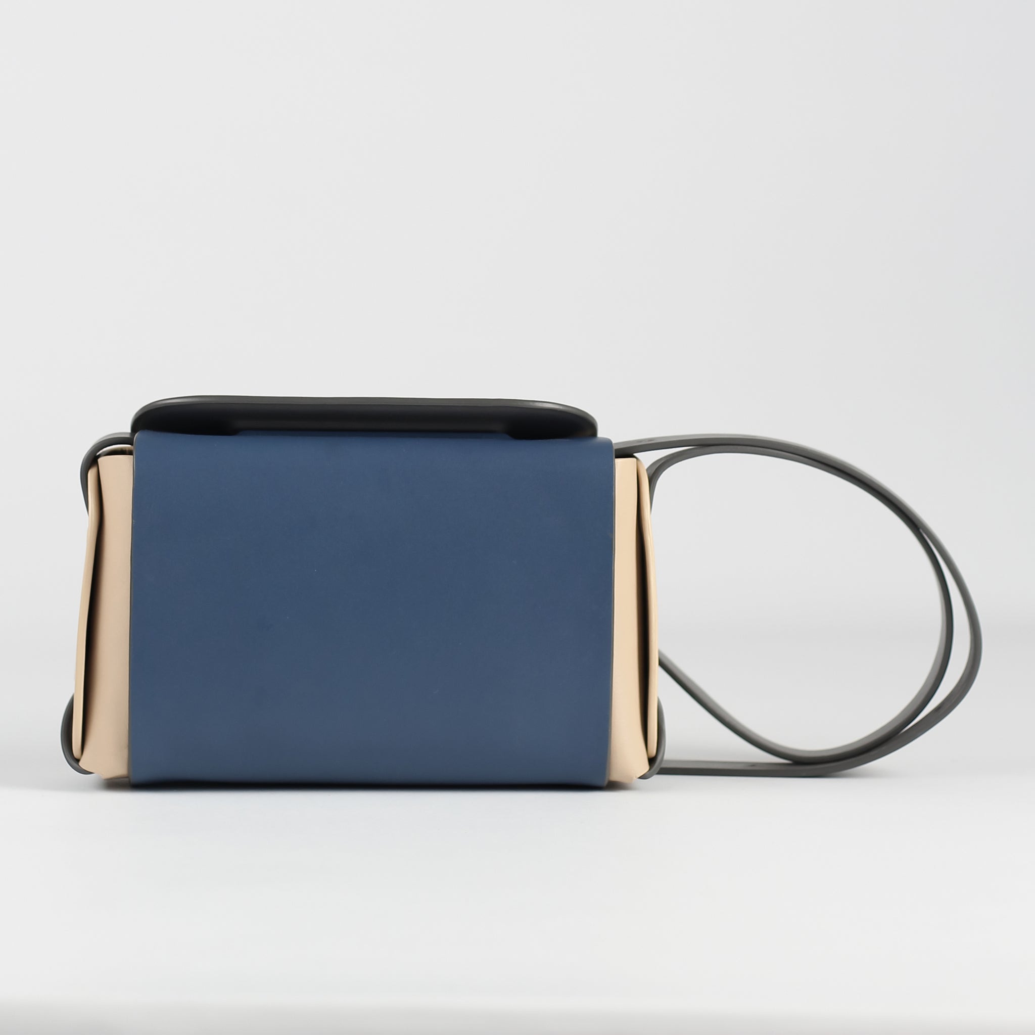 PRE ORDER - Éclat small crossbody bag in Skyline Dust