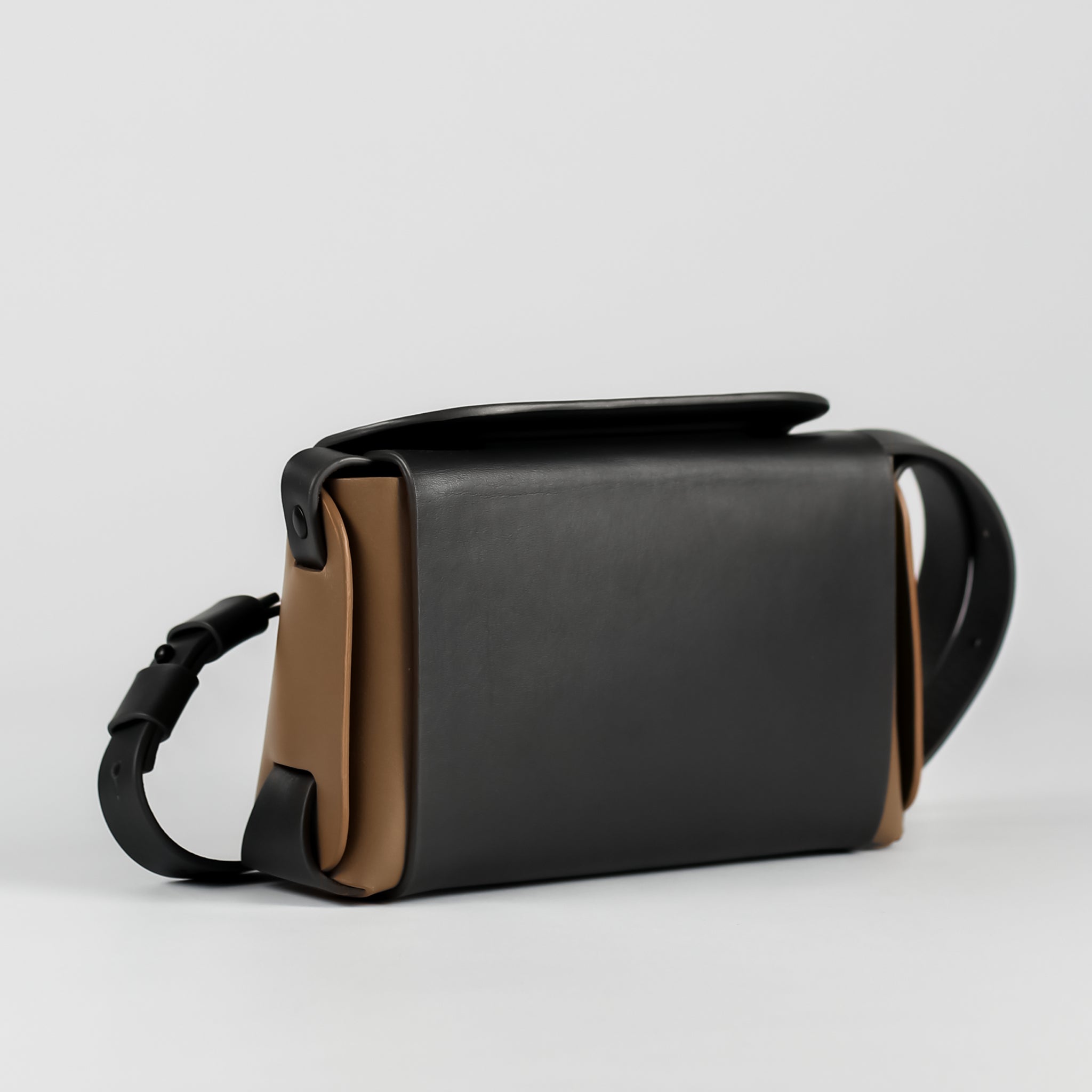PRE ORDER - Éclat small crossbody bag in Asphalt Espresso